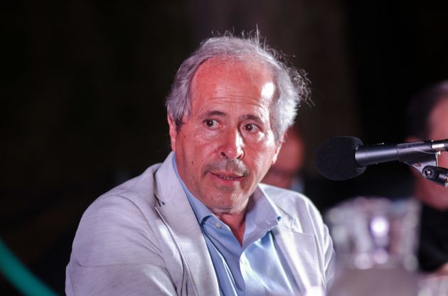 Scuola, parla il virologo Crisanti: “Ci aspettiamo una crescita dei casi ma siamo ancora in una situazione di equilibrio gestibile”