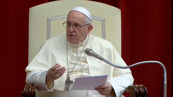 Libano, l’appello del Papa: “Non abbandoniamo quel martoriato Paese”