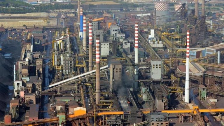Taranto, oggi il primo dei due scioperi negli stabilimenti siderurgici ArcelorMittal