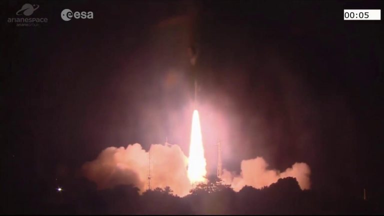 Lanciato il razzo europeo Vega con 53 satelliti
