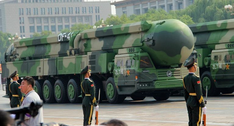 Cina, prosegue la sfida di Pechino agli Usa: nei prossimi anni raddoppierà il suo arsenale nucleare