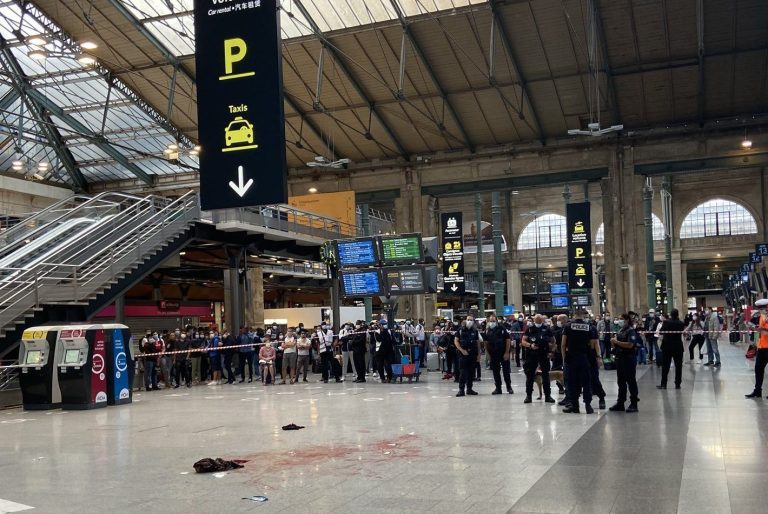 Francia, un uomo è stato accoltellato alla gola alla stazione di Gare du Nord di Parigi