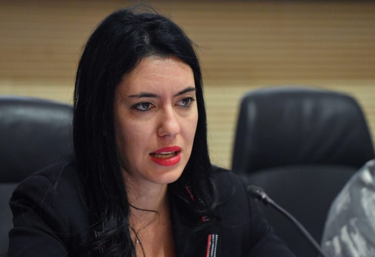 Attacco hacker nei confronti del ministero dell’Istruzione: colpiti anche i profili social di Lucia Azzolina