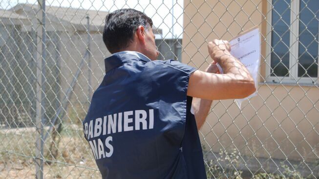 Carbonia, scoperta dai carabinieri una casa di riposo per anziani “lager”: arrestati i due gestori