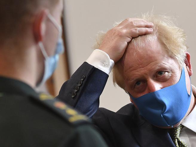 Coronavirus, l’avvertimento del premier Boris Johnson agli inglesi: “La seconda ondata sta arrivando”