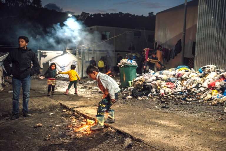 Migranti, il governo greco ha dichiarato lo stato di emergenza per 4 mesi sull’isola di Lesbo dopo l’incendio nel campo di Moria