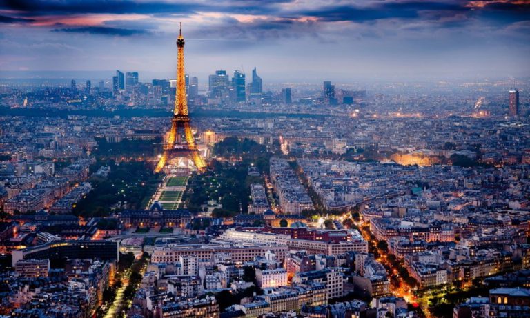 Coronavirus: Il governo francese ha inserito i Parigi nella cosiddetta lista delle ”super rosse”