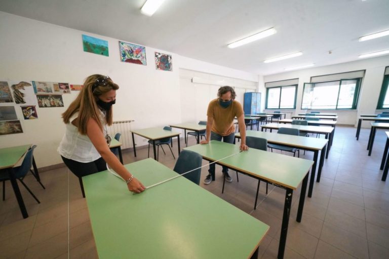 Scuola, prime aperture per i corsi di recupero: niente mascherina se viene rispettata la distanza di un metro