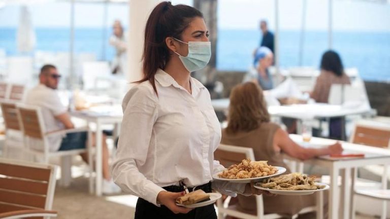 Studio della Bocconi, la pandemia ha cambiato le abitudini degli italiani anche nei ristoranti
