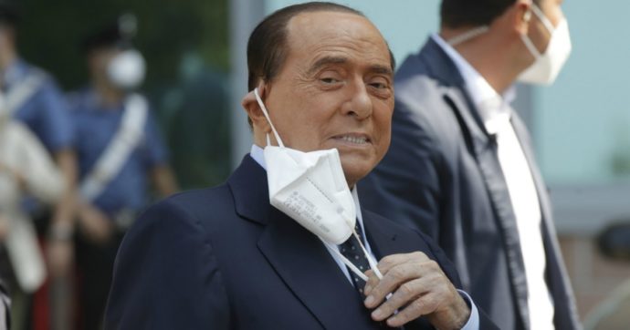 Milano, nuovo tampone per Silvio Berlusconi: è negativo al Covid
