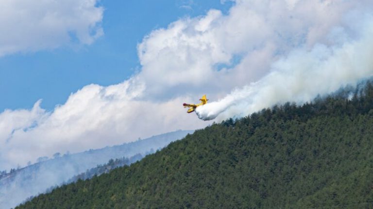 Abruzzo, incendi nelle zona tra Bussi, Tirino (Pescara) e Collepietro (L’Aquila)