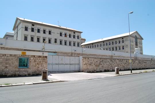 Bari, rivolta nel carcere ‘pilotato’ dal clan “Strisciuglio”