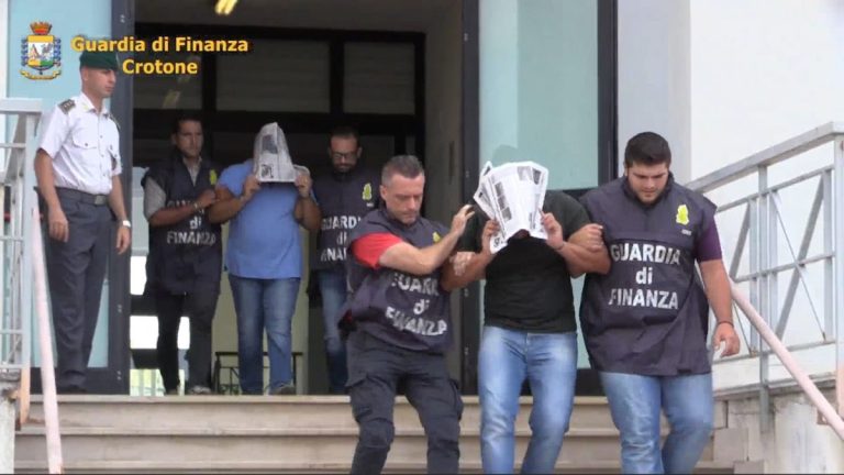 Crotone, fermati due siriani perchè ritenuti scafisti