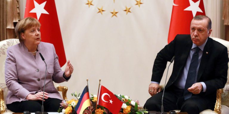Il presidente turco Erdogan avrà un colloquio in videoconferenza con la cancelliera Merkel