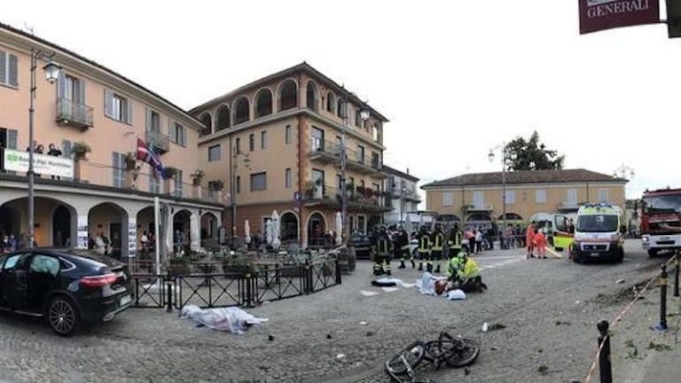 Monforte d’Alba (Cuneo), automobilista travolge cinque turisti: muore una donna di 67 anni. Arrestato il guidatore del Suv