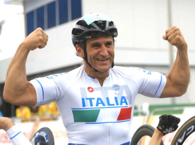 Alex Zanardi è tornato a casa per la gioia della moglie Daniela