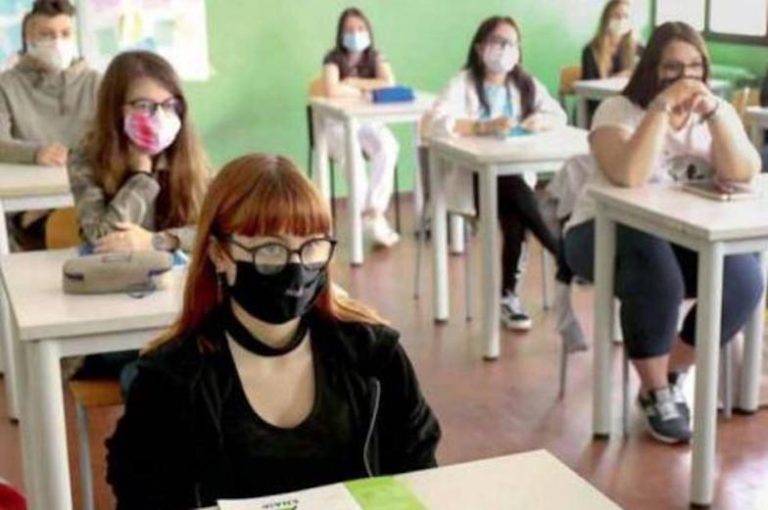 Coronavirus, linea dura in Alto Adige: Studenti sospesi se non hanno la mascherina