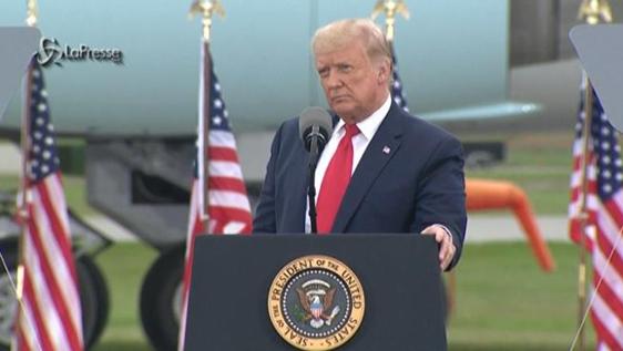 Usa, il presidente Trump in Nevada senza mascherina ad un comizio