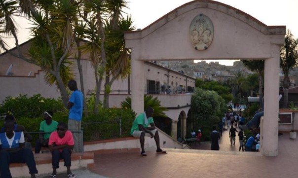 Venti migranti sono fuggiti dal centro di accoglienza “Villa Sikania” di Agrigento