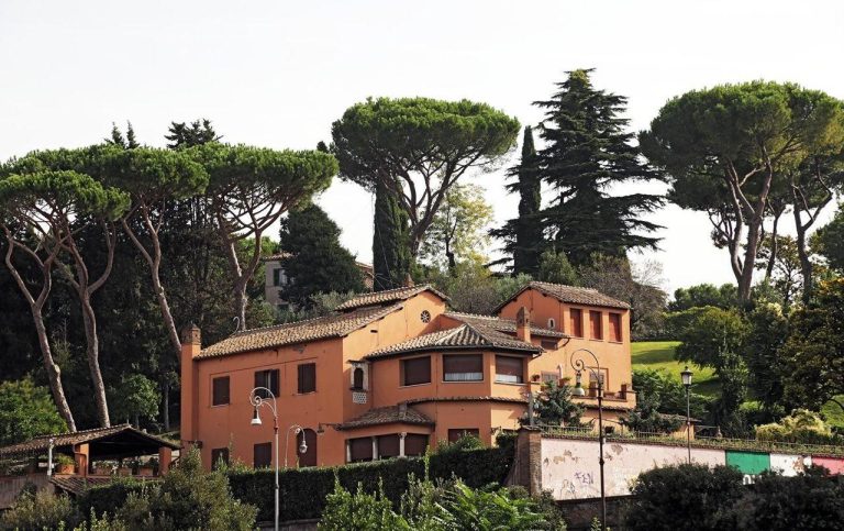 Al via la mostra per il centenario di Alberto Sordi alla sua villa museo a Caracalla