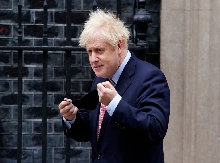 Coronavirus, in Gran Bretagna il premier Johnson annuncia “tre livelli di lockdown”
