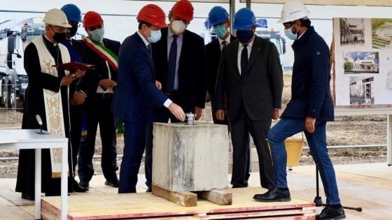Taranto, il premier Conte alla cerimonia della prima pietra dell’ospedale San Cataldo