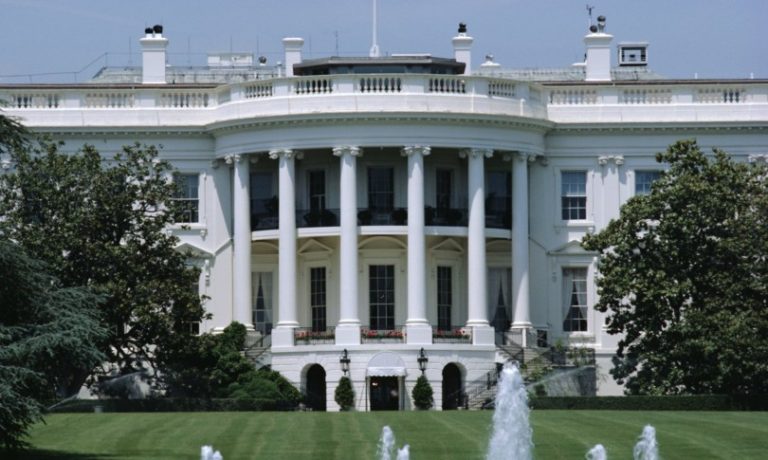 La Casa Bianca ha dato alle agenzie federali 30 giorni di tempo per disinstallare TikTok da tutti i dispositivi governativi