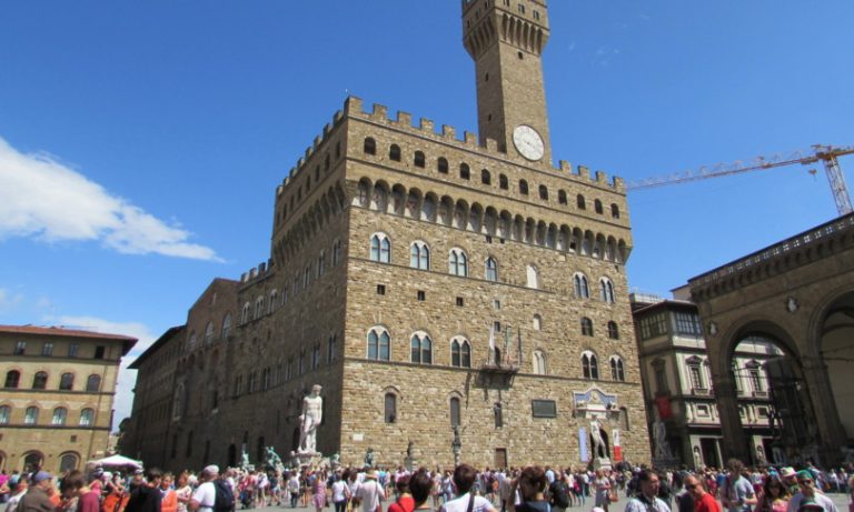 Nell’anno del Covid crollano a Firenze i flussi turistici internazionali mentre si impenna la domanda interna con un +20% di visitatori italiani in città