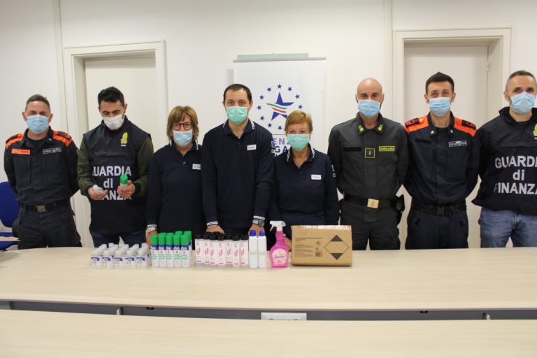 Trieste, la Finanza ha sequestrato 116mila igienizzanti e detergenti pericolosi per la salute: denunciate 7 persone
