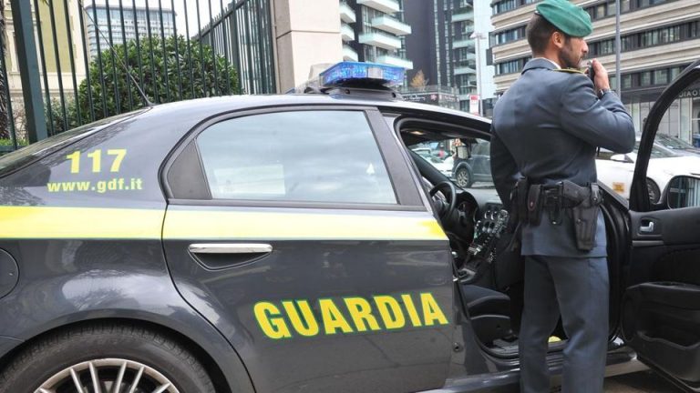 Torino, la GdF smantella associazione a delinquere del settore di prodotti informatici