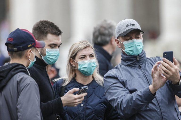 Coronavirus, il governo verso l’obbligo della mascherina in tutto il Paese