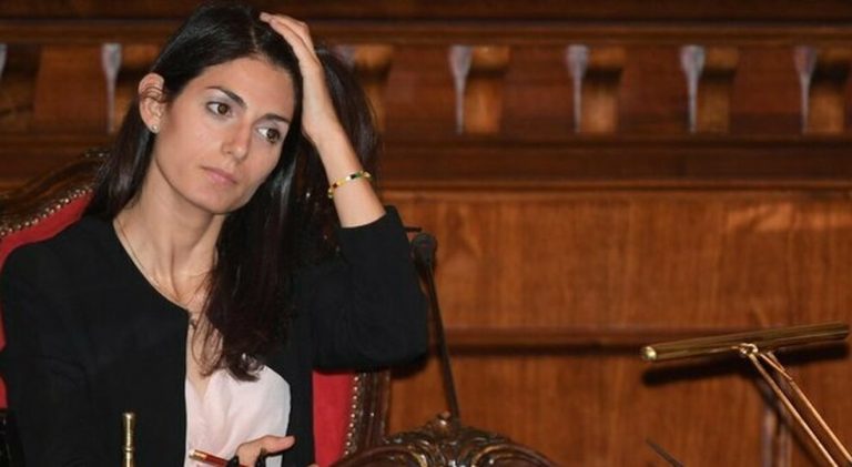 La sindaca Virginia Raggi in auto isolamento: positivo al Covid è il proprio capo di gabinetto