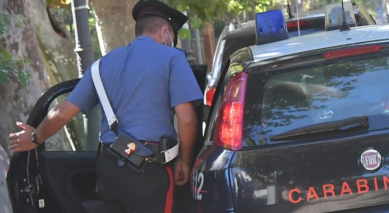 Prenestino-Labicano: lite in un appartamento, bengalese butta giù dalla finestra un suo connazionale