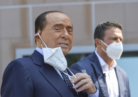 Processo “Ruby Ter”, il Tribunale di Siena ha accolto l’istanza di legittimo impedimento, per motivi di salute, presentata dai legali di Silvio Berlusconi