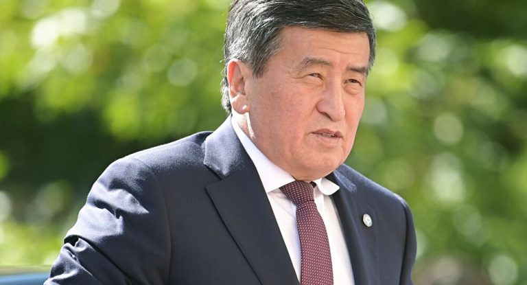 Kirghizistan: si è dimesso il presidente Sooronbay Jeenbekov
