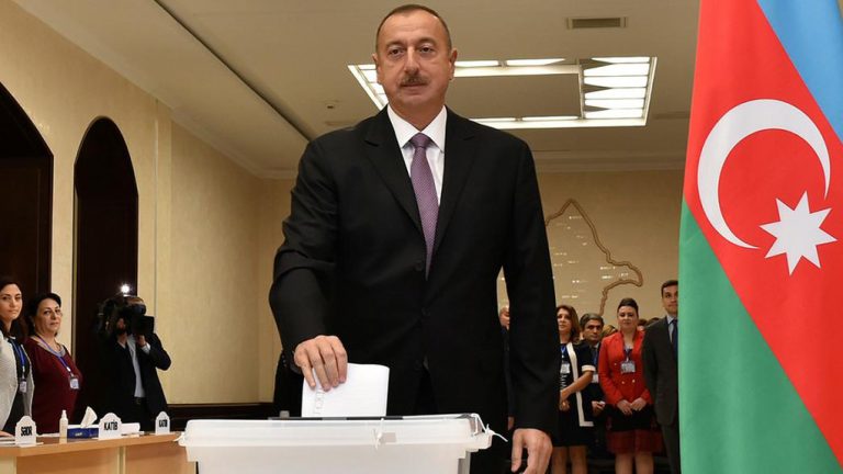 Il presidente azero Ilham Aliyev: “Un cessate il fuoco nel Nagorno-Karabakh può essere concluso a condizione che l’Armenia ritiri le sue forze armate”