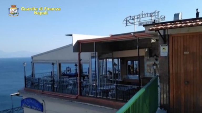 Napoli, sequestrato il ristorante “Reginella” a Posillipo per bancarotta fraudolenta: sette persone denunciate
