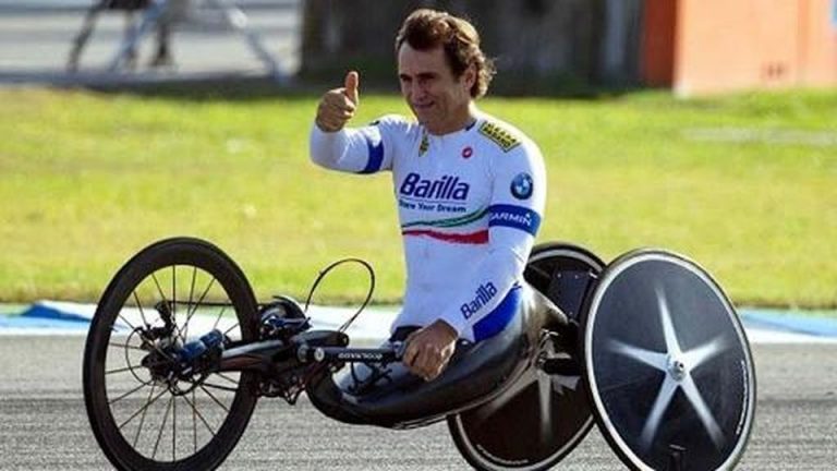 Siena, la Procura ha chiesto l’archiviazione per l’incidente di Alex Zanardi: la famiglia del campione si oppone