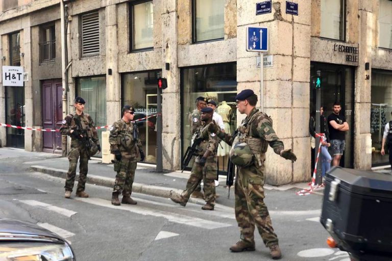 Attacco terroristico a Lione: ferito un prete ortodosso. L’aggressore è fuggito