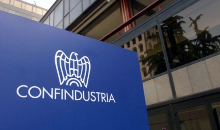Il rapporto di Confindustria: “Per l’Italia, l’utilizzo degli strumenti europei costituisce un bivio cruciale. Nel 2020 persi 410mila posti di lavoro”