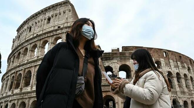 Coronavirus, nel Lazio mascherina obbligatoria anche all’aperto