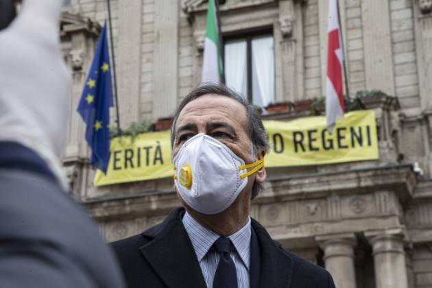 Coronavirus, l’appello del sindaco Sala ai milanesi: “Vi prego, indossate la mascherina”