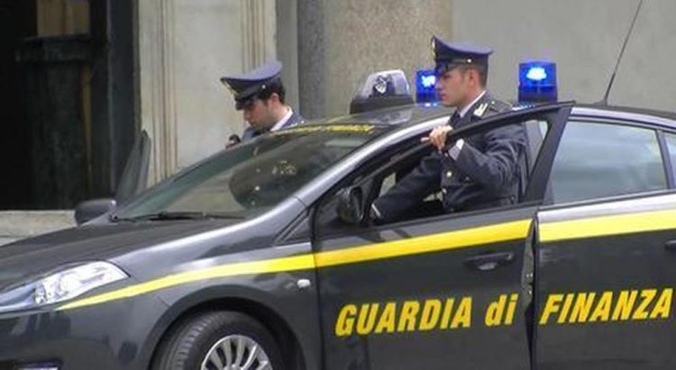 Blitz della GdF in un ristorante: sette lavoratori irregolari su nove