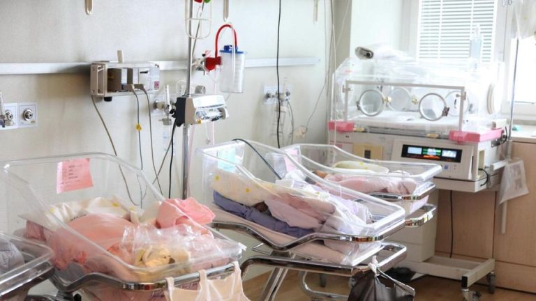 Coronavirus, focolaio nel reparto di Neonatologia al Policlinico di Modena: positivi sette operatori e un neonato