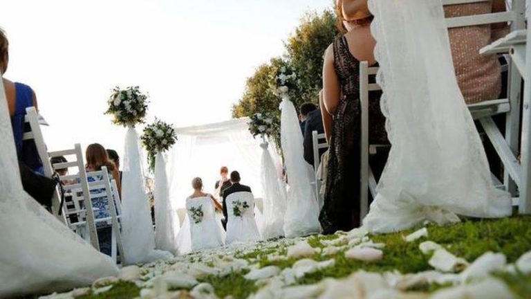 Genova, parroco nei guai per aver celebrato il matrimonio di un 93enne in fin di vita