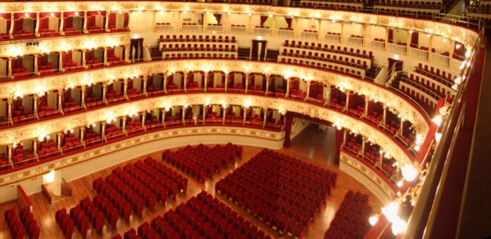 Bari, dieci dipendenti del Petruzzelli positivi al Covid: chiuso il teatro