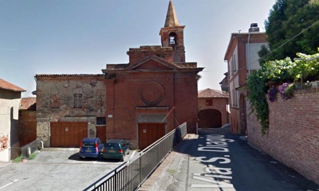 Maltempo in Piemonte, è crollato il campanile della chiesa di San Biagio nel centro di Lu Monferrato