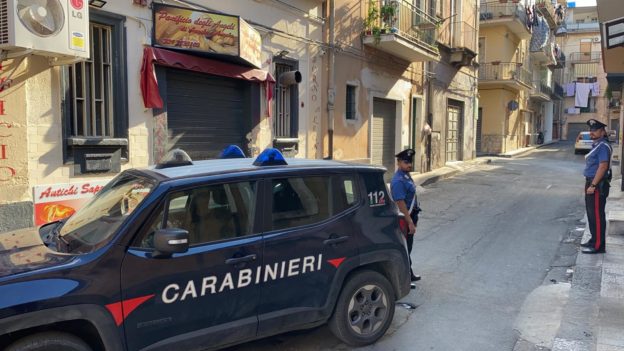 Lentini (Siracusa), caccia all’uomo per l’omicidio di Sebastiano Greco: fermato uno dei due presunti killer