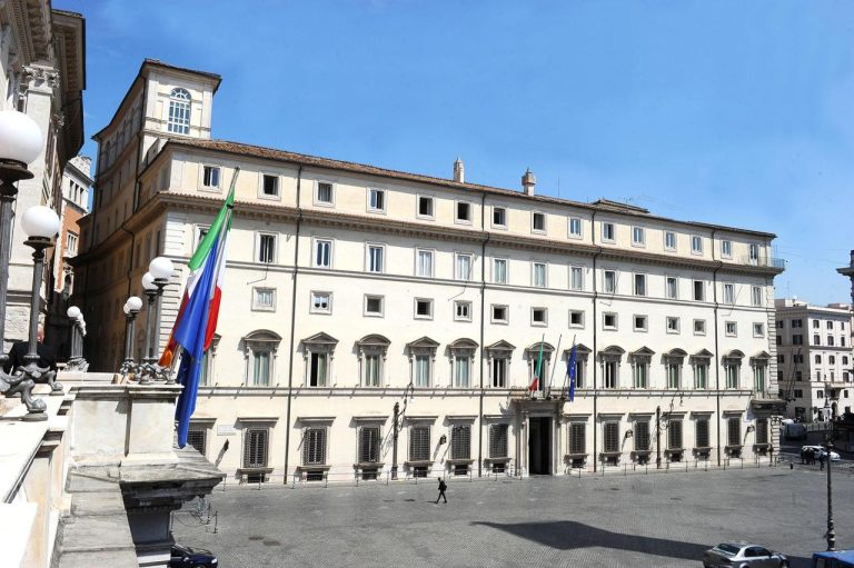 Palazzo Chigi, il governo smentisce l’arrivo di un nuovo Dpcm