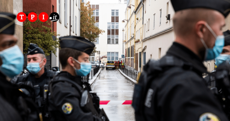 Parigi, nove persone arrestate per la decapitazione di un professore del liceo Conflans-Sanite-Horonire